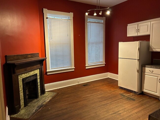 Building Photo - Savannah 1ST Floor of Duplex on Whitaker Street @ 34th-Near Forsyth Park