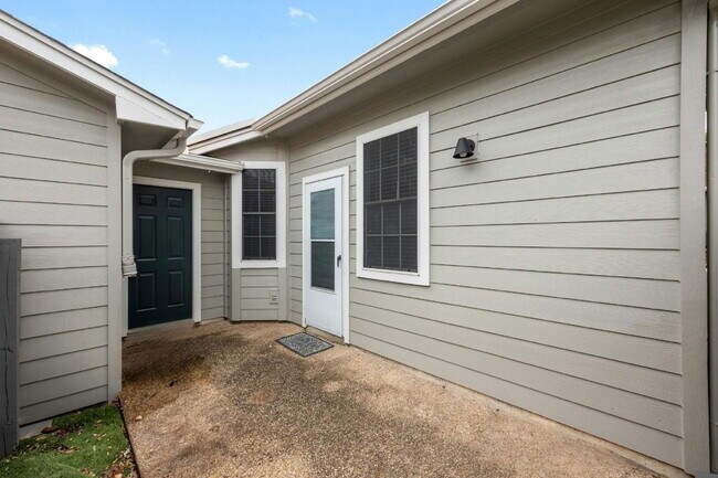 Building Photo - 6501 Brush Country Rd