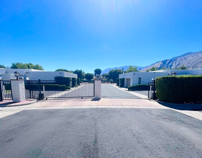 Building Photo - 415 Rio Vista Dr