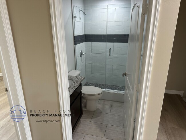 Building Photo - 5842 & 5844 Quinn St.