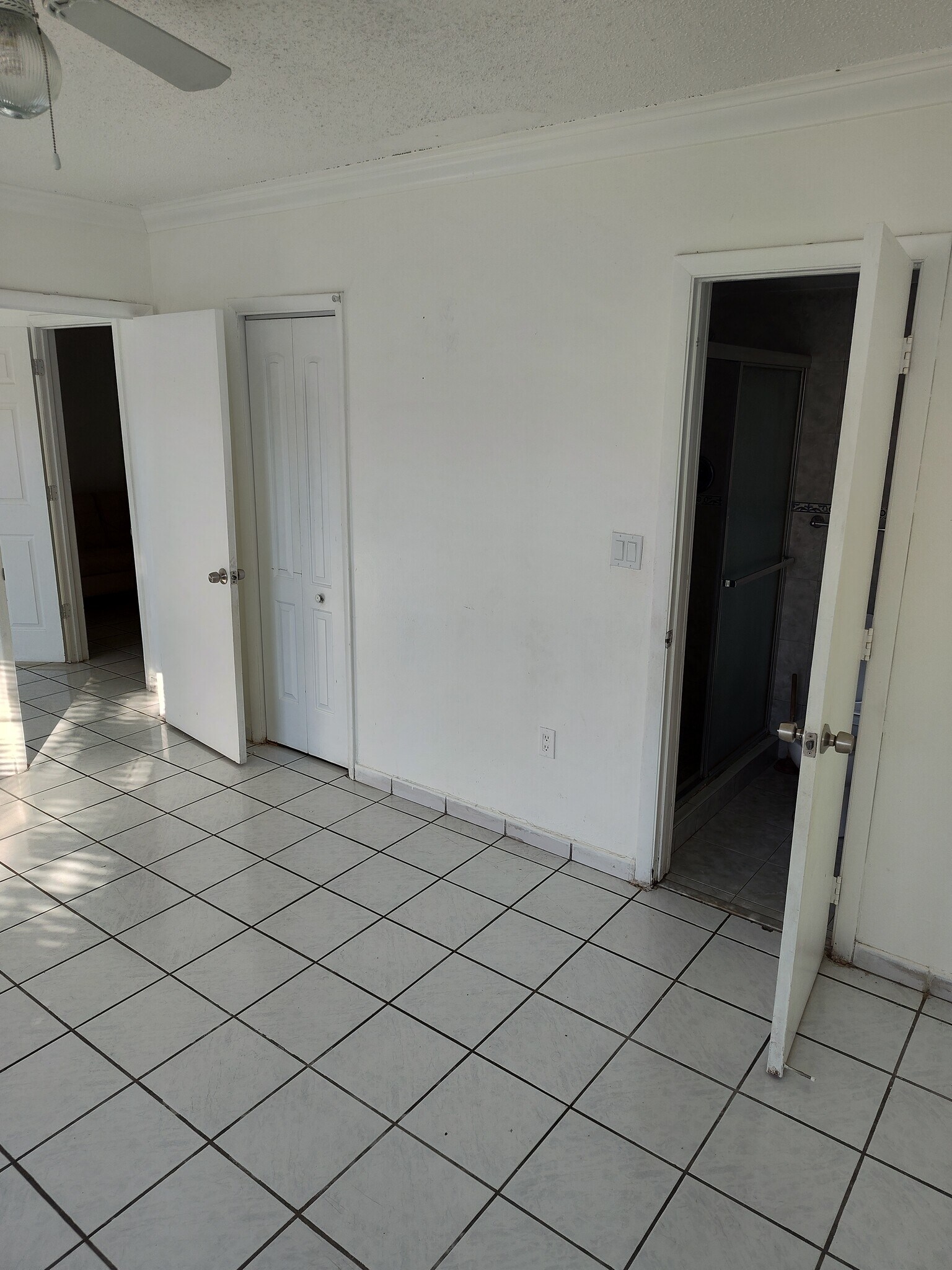 Building Photo - 1605 NE Miami Gardens Dr