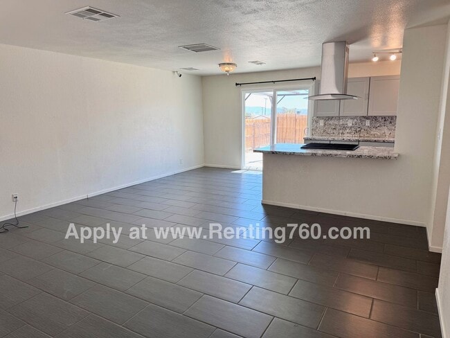 Building Photo - Updated Home Near Military base
