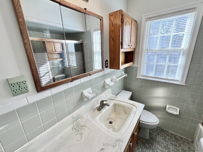 Building Photo - 135 S Greer St