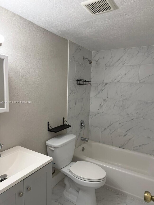 Building Photo - 805 W 30th St