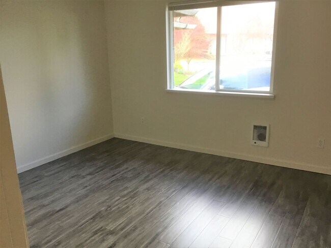 Building Photo - 924000