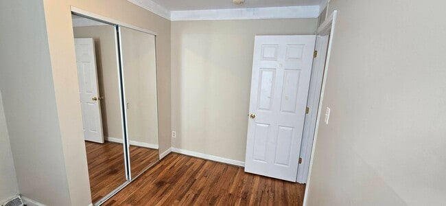 Building Photo - 4924 Hipp St