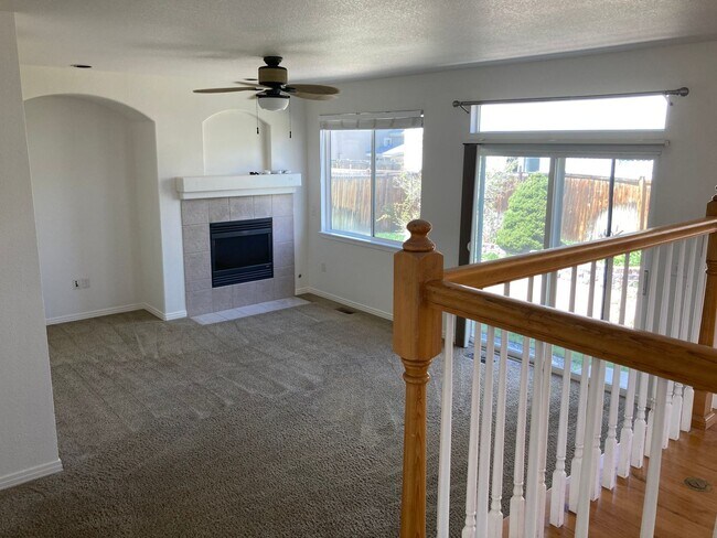 Building Photo - Spacious 4 Bed / 2.5 Bath Westminster Home