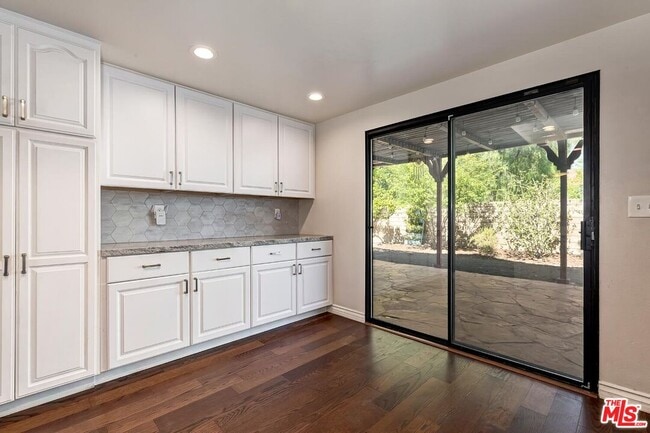 Building Photo - 4210 Lost Springs Dr