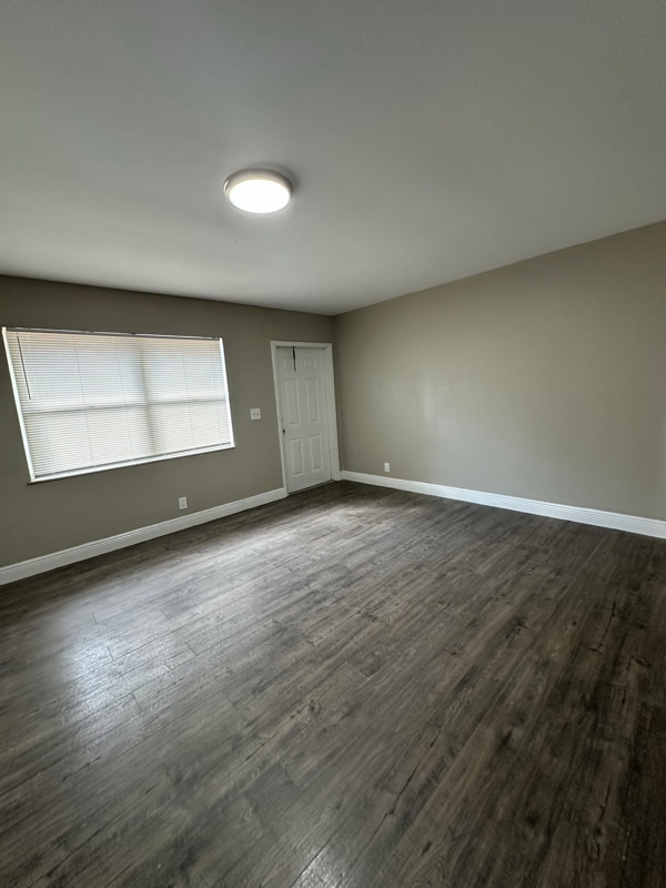 Building Photo - 4833 Serafica Dr