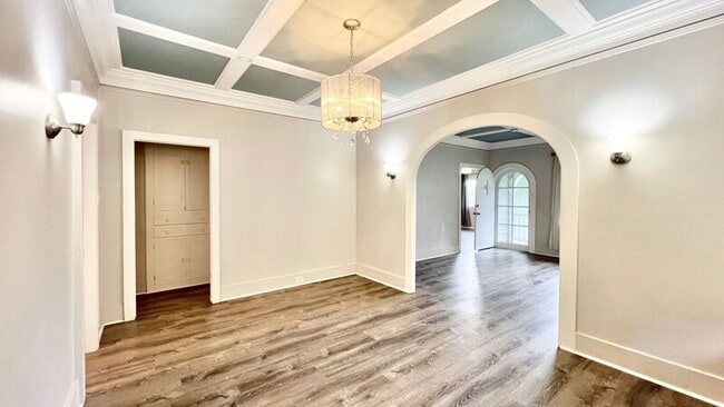 Building Photo - 2504 Rainbow Dr