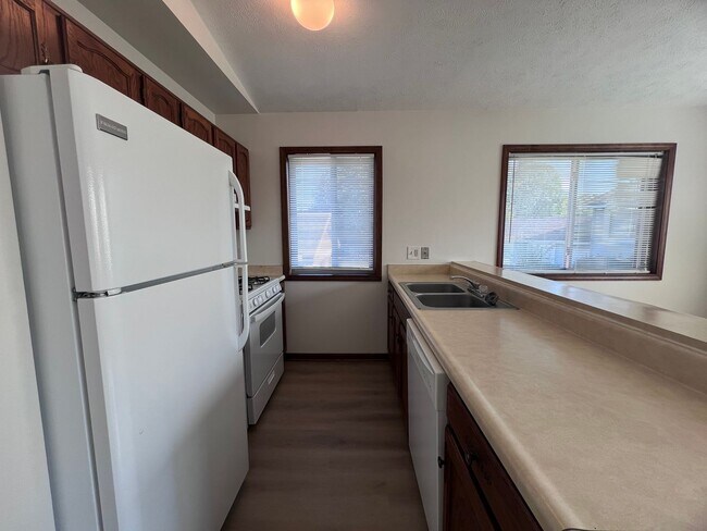 Building Photo - Spacious Two-Bedroom Duplex in Kentwood!