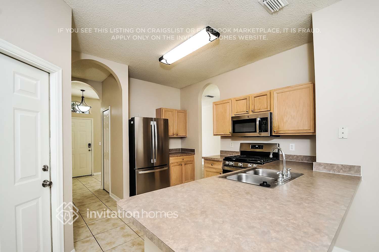 Building Photo - 932 Grand Canyon Dr