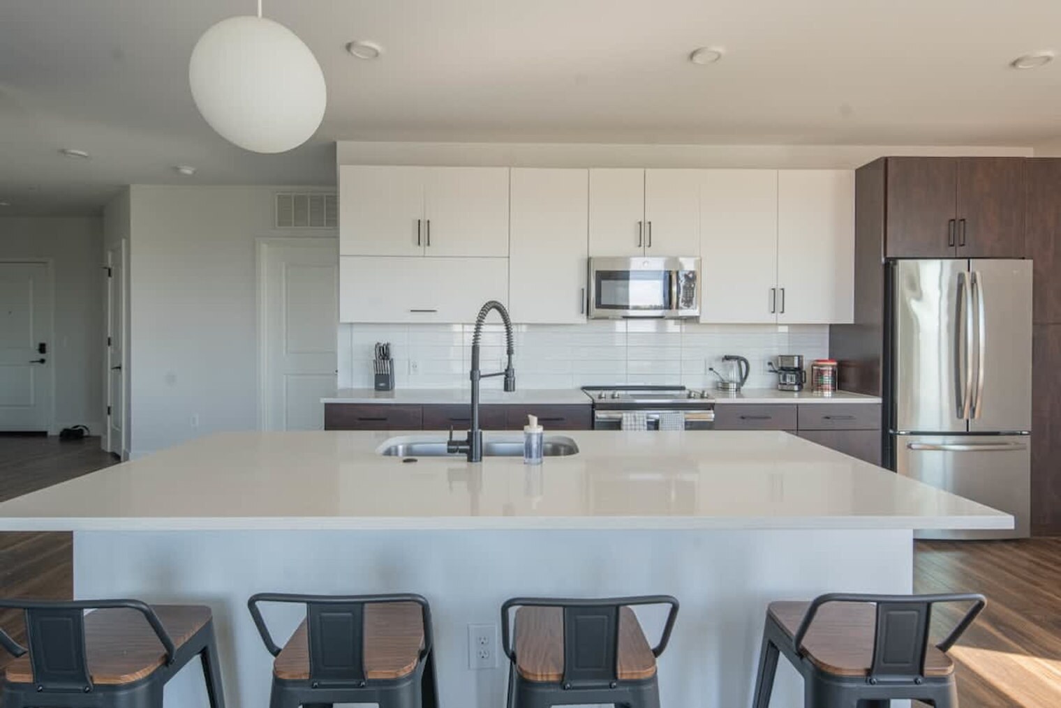 Building Photo - 812 W 1st St