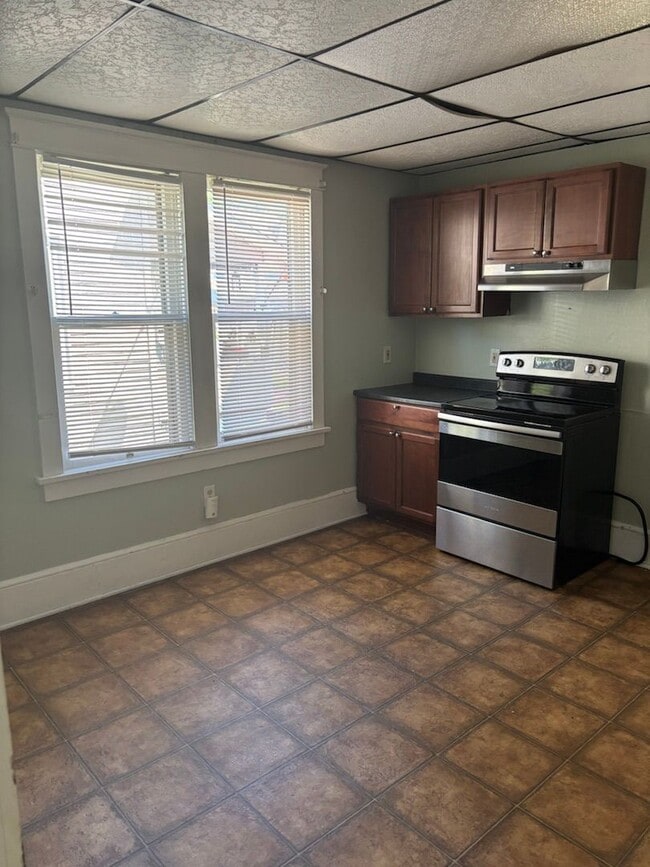 Building Photo - 3BR Single Family Rental  - Walk to Downto...