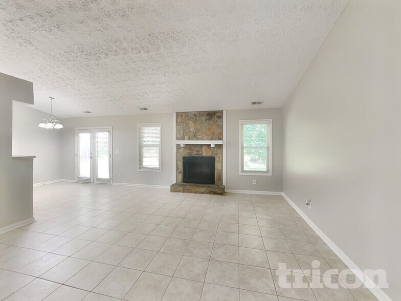 Building Photo - 811 Riverstone Ln