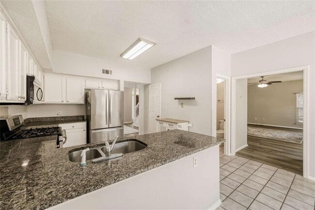 Building Photo - 10910 Willow Meadow Cir