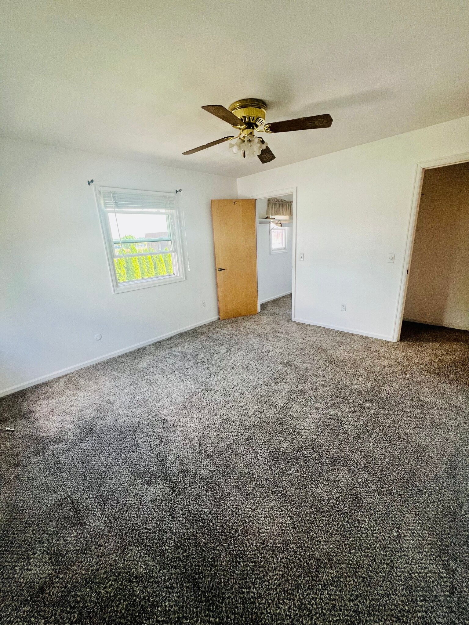 Building Photo - 5620 Cresthaven Ln