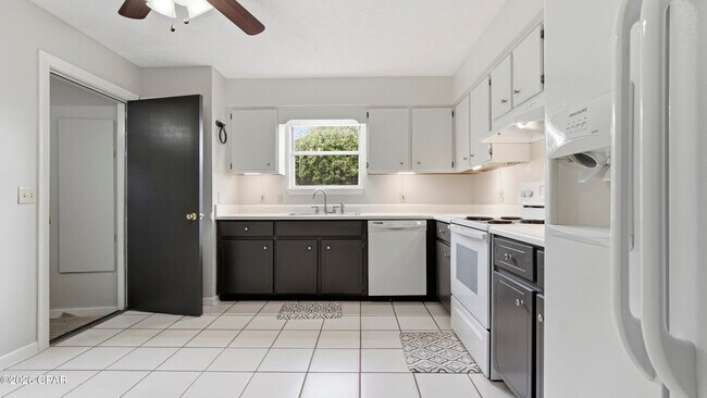 Building Photo - 7708 Shadow Bay Dr