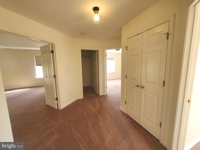Building Photo - 5 Bandcroft Dr