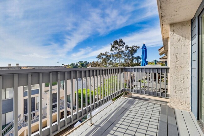 Building Photo - Welcome to this beautiful 1,042 sq. ft. condo offering modern comfort in a prime location!