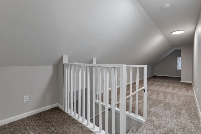 Building Photo - 293-295 Woodrow Ave