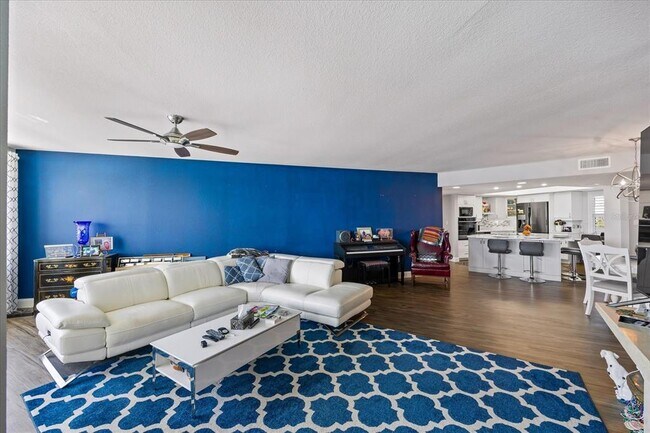 Building Photo - 5200 Brittany Dr S