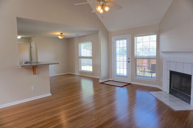 Building Photo - 3 BED | 2.5 BATH | POOLER