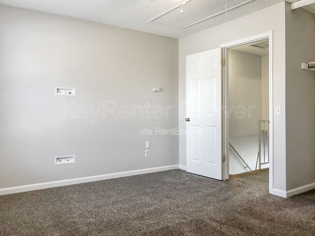 Building Photo - 9218 W Ontario Dr