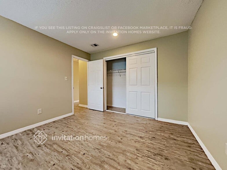 Building Photo - 439 Meander Dr N