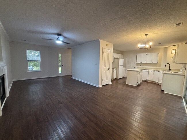 Building Photo - Newly Renovated 3 BR 2.5 Bath home in Oak ...