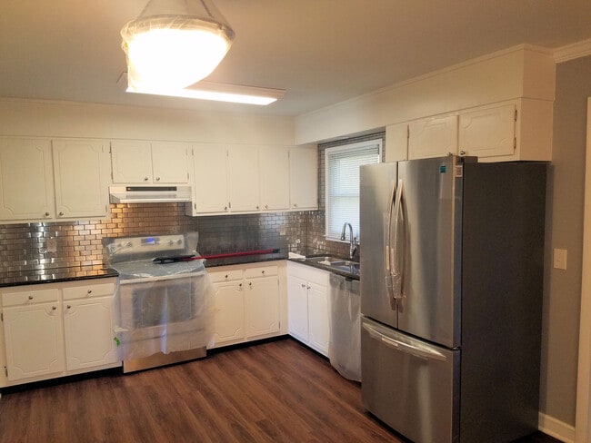 Building Photo - Great updated ranch in convenient location