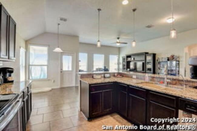 Building Photo - Super Nice Spacious Home with over 2600 sq ft in Parc at Escondido