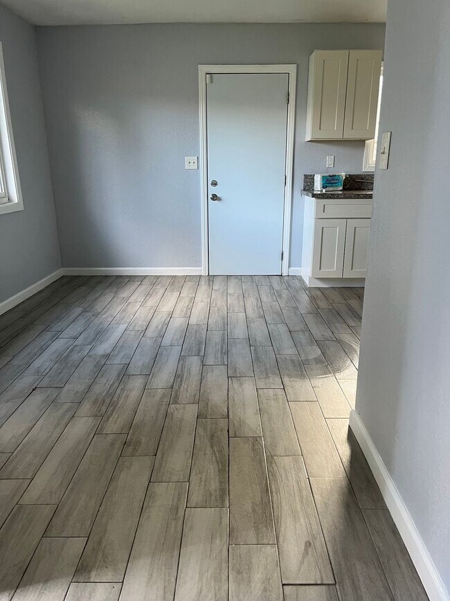 Building Photo - Sierra Way (1726 North)