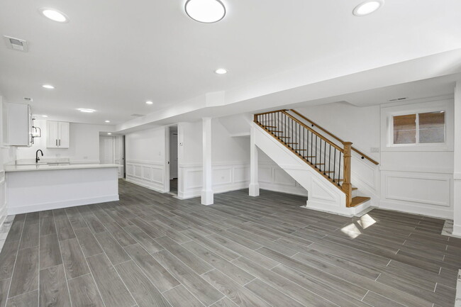 Building Photo - 3934 N Sawyer Ave