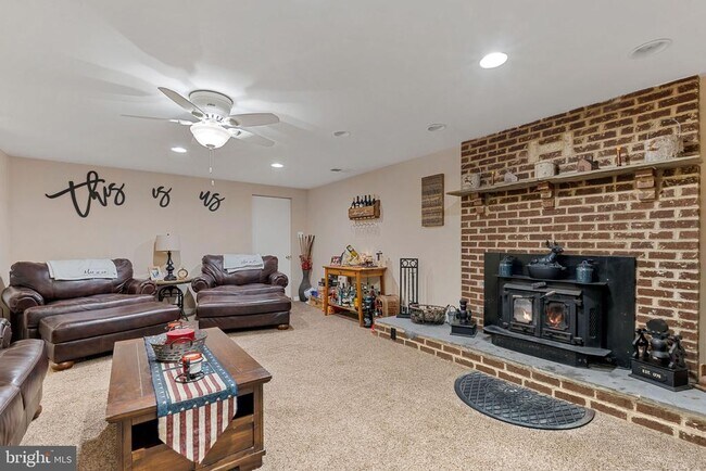Building Photo - 8805 Rosanne Ct