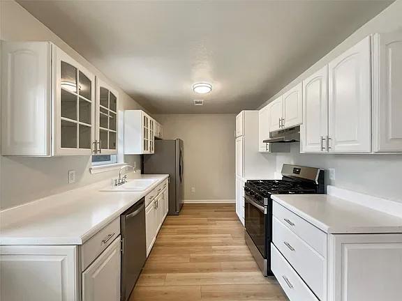 Building Photo - MOVE IN READY