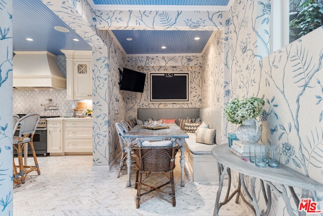 Building Photo - 175 W Channel Rd