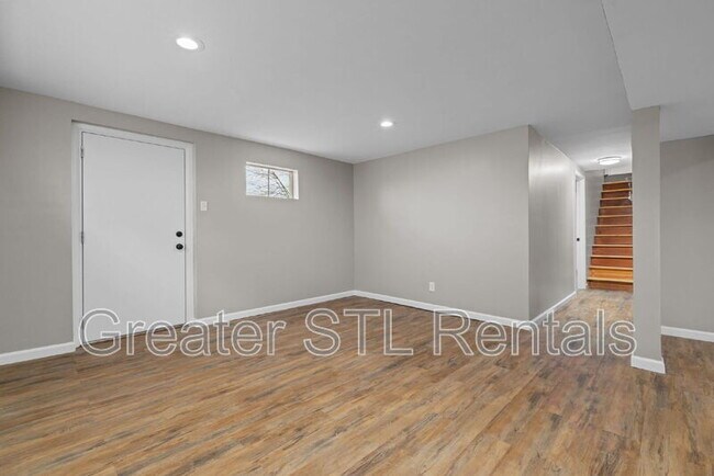 Building Photo - 702 Boca Chica Dr