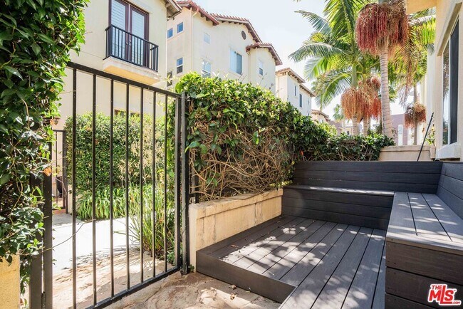 Building Photo - 5734 S Celedon Creek