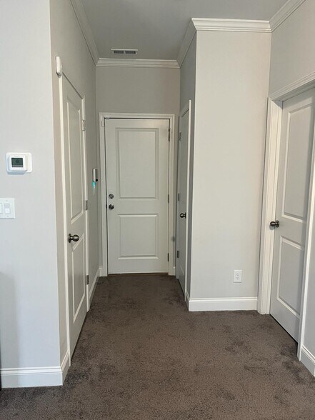 Building Photo - 161 Jameson Dr