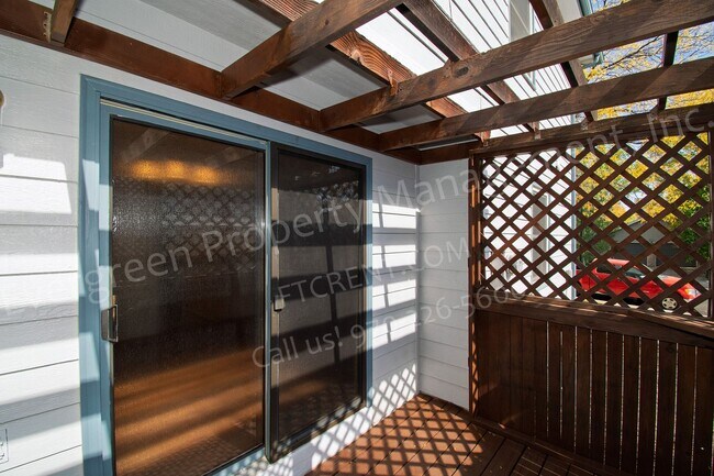 Building Photo - 6437 Edgeware St