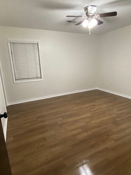 Master Bedroom - 100 Belle Cir