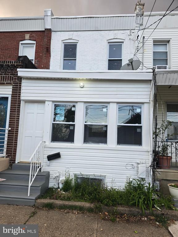Building Photo - 211 Spruce St