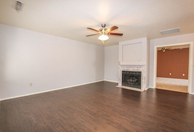 Building Photo - Corner Unit 2 Bedroom Condo