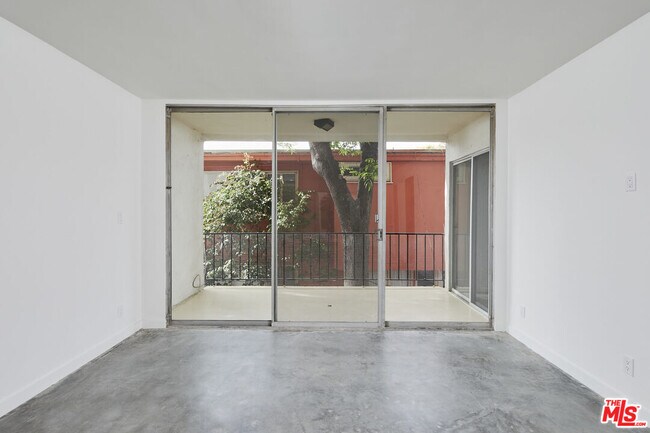 Building Photo - 305 San Vicente Blvd