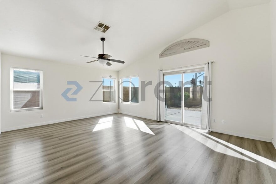 Building Photo - 13418 N 82nd Ln