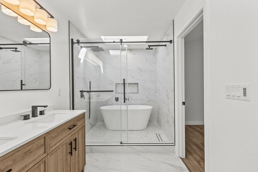 Building Photo - 3666 2nd Ave