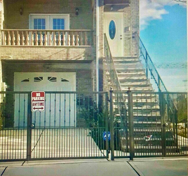 Building Photo - 312 Randolph Ave