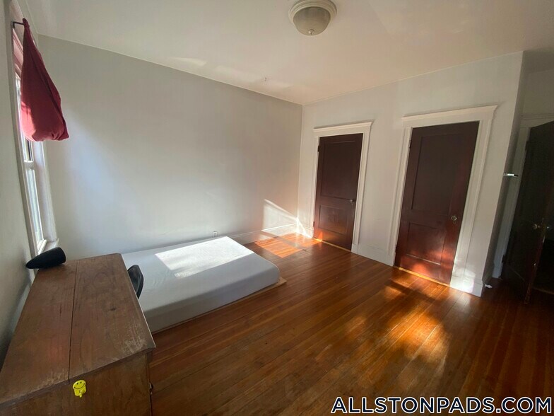 Building Photo - 19 Long Ave