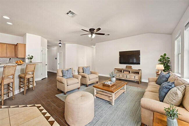 Building Photo - 7817 Squirrel Hollow Dr